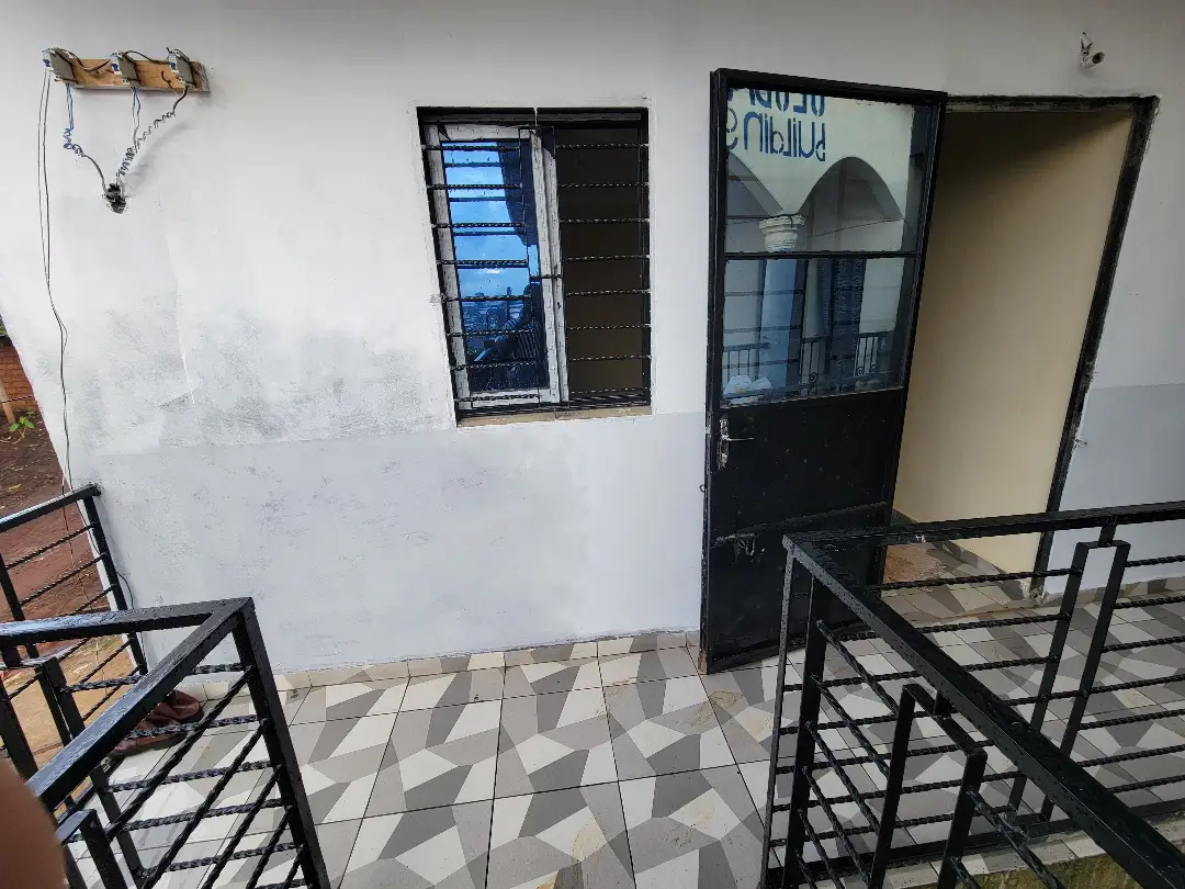 Chambre moderne à louer à Bafoussam Carrefour Ekoule - Image 2
