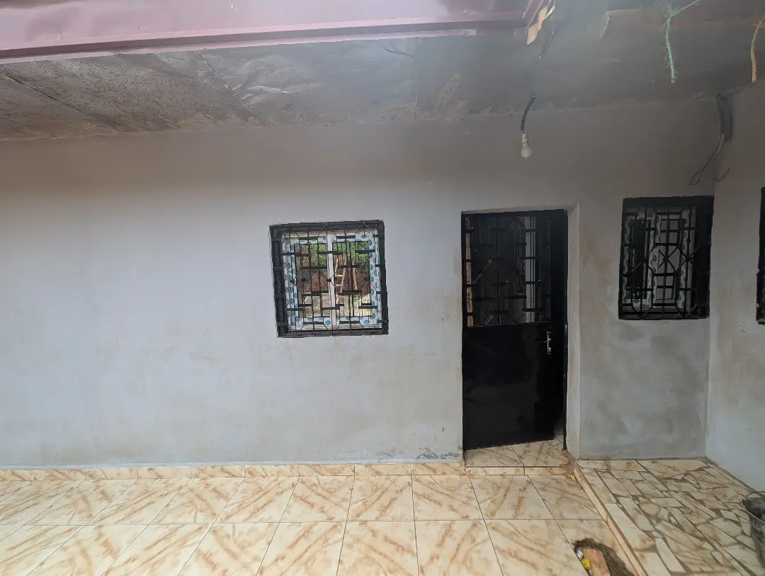 Studio moderne à louer à Bafoussam Terminus - Image 2