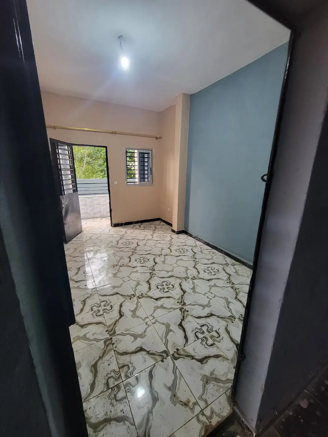 Studio moderne à louer à Bafoussam Nze - Image 2