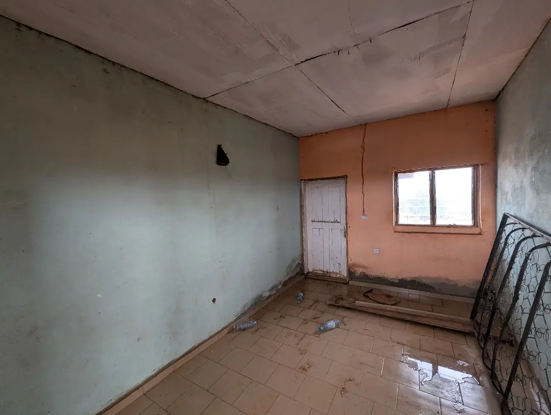Studio moderne à louer à Bafoussam 1ere Carrefour Eveche - Image 2