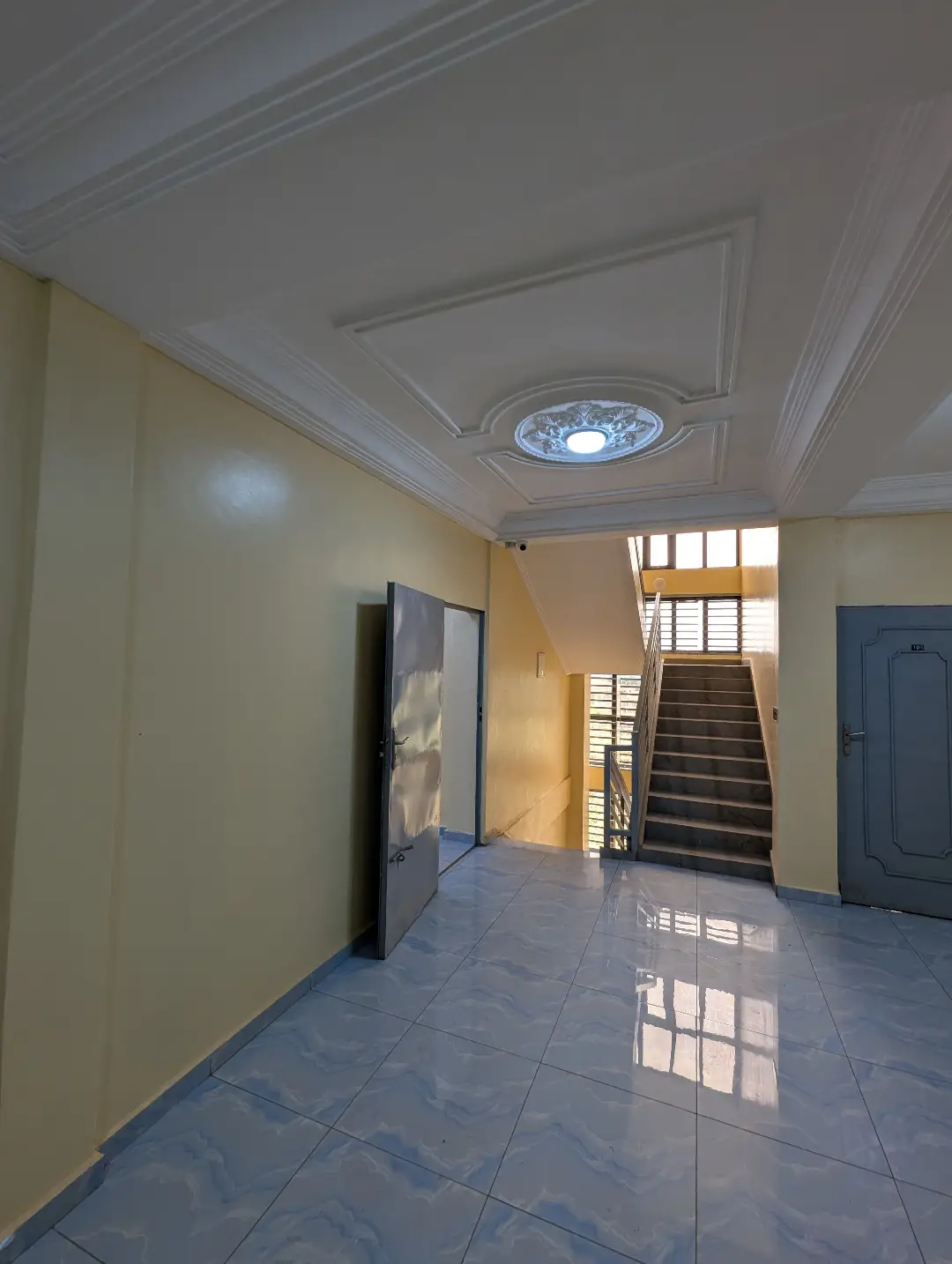 Appartement moderne à louer à Bafoussam 2eme Carrefour Eveche - Image 2