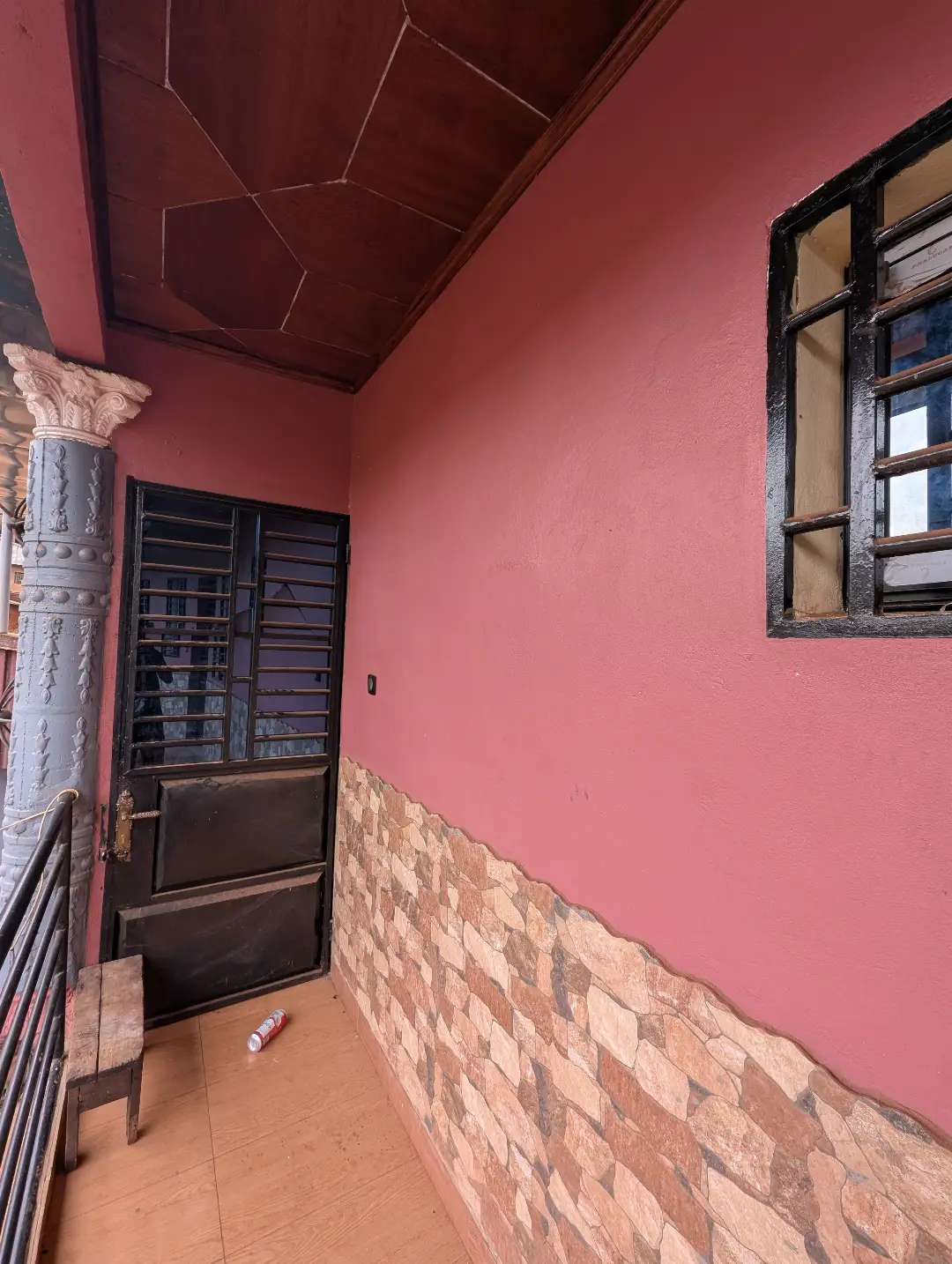 Studio moderne à louer à Bafoussam Explosif - Image 2