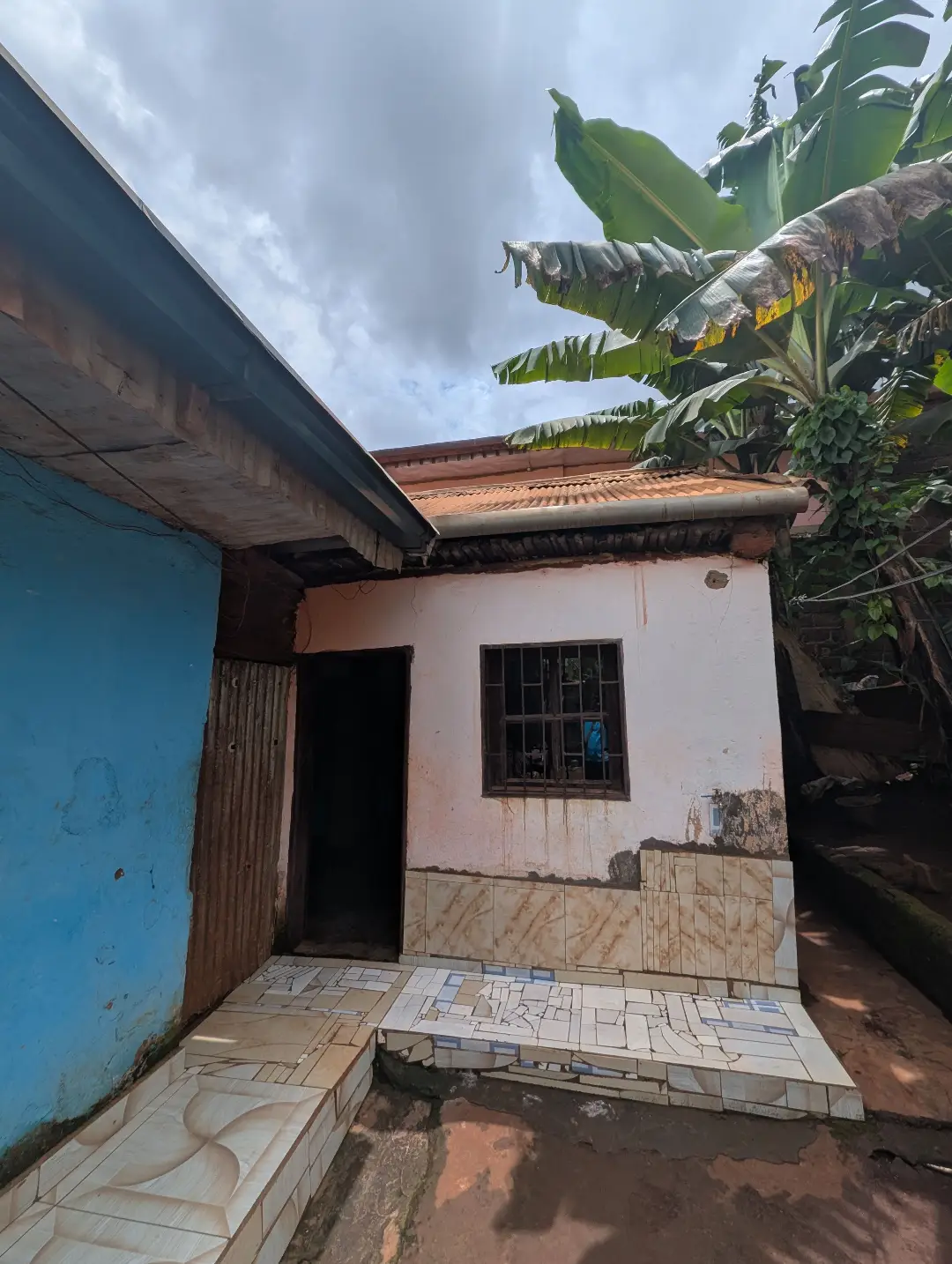 Studio moderne à louer à Bafoussam Gabon Bar - Image 2