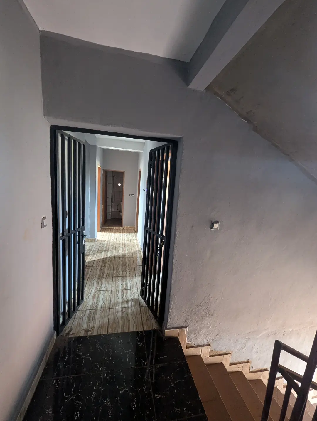 Appartement moderne à louer à Bafoussam Carrefour Explosif - Image 2