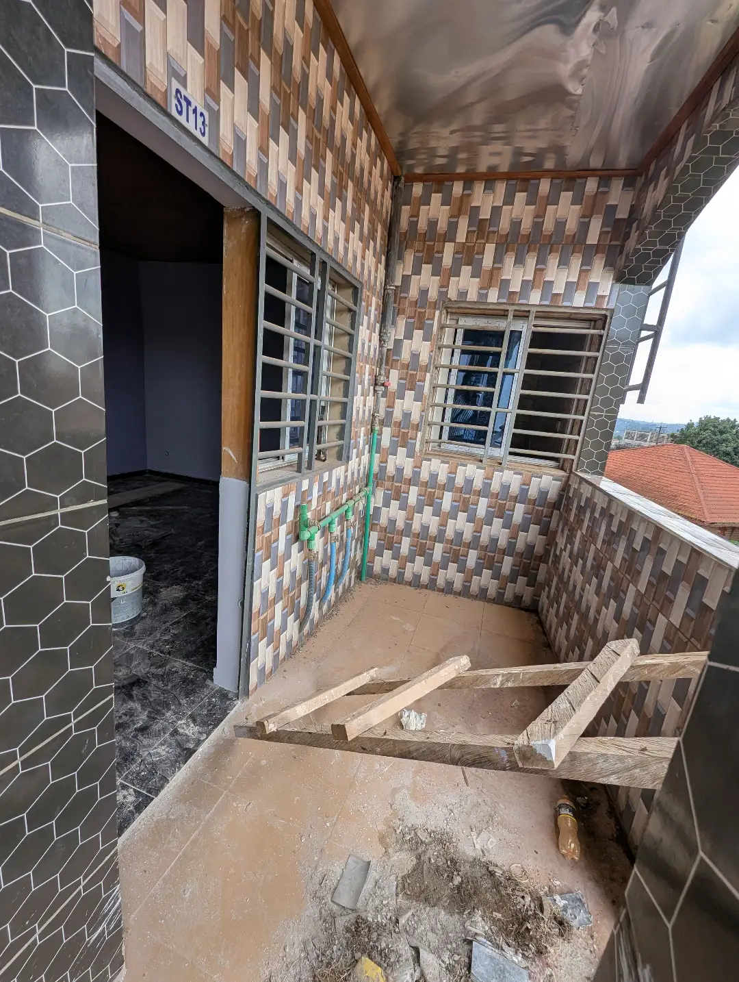 Studio moderne à louer à Bafoussam Tougang Ville - Image 2