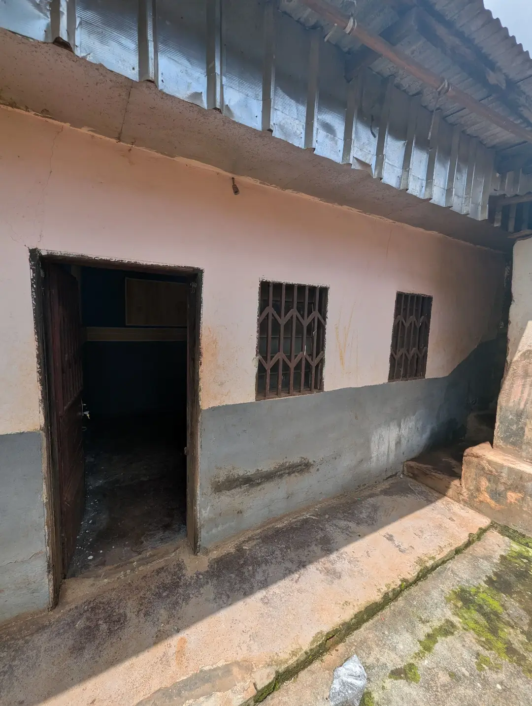 Studio moderne à louer à Bafoussam Tyo Ville - Image 2