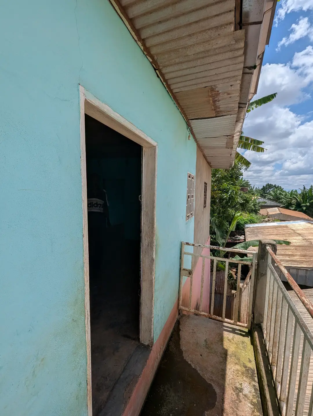 Studio moderne à louer à Bafoussam Djeumoun - Image 2