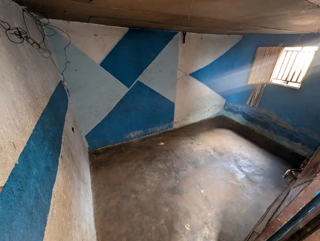 Chambre moderne à louer à Baleng Derriere L'hopital Regional - Image 2