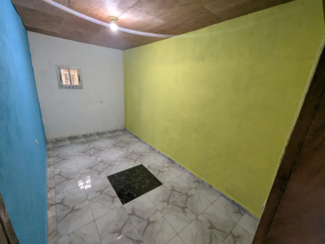 Chambre moderne à louer à Bafoussam Toutou Bar - Image 2