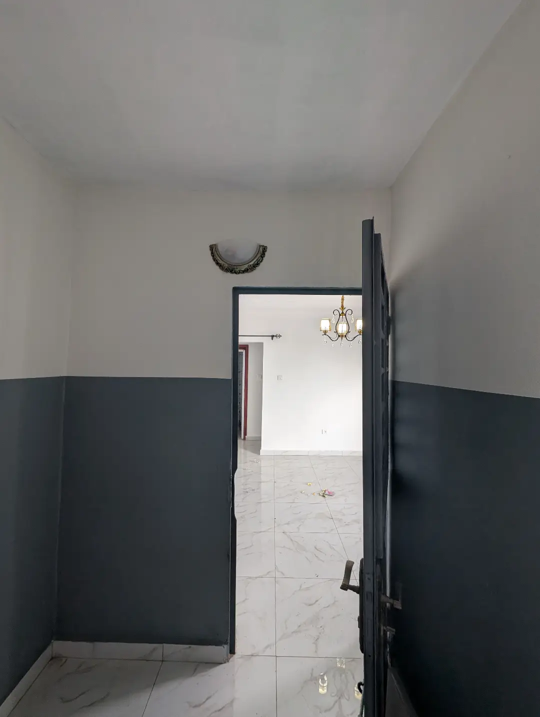 Studio moderne à louer à Bafoussam Mairie Rural - Image 2