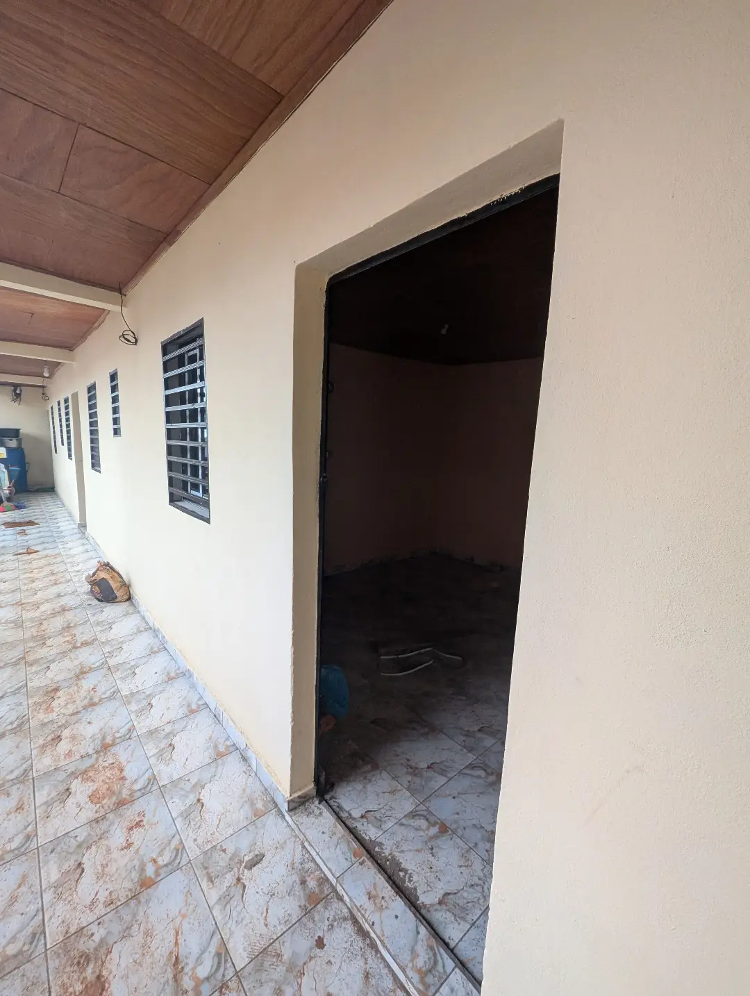 Studio moderne à louer à Bafoussam Saint Thomas - Image 2