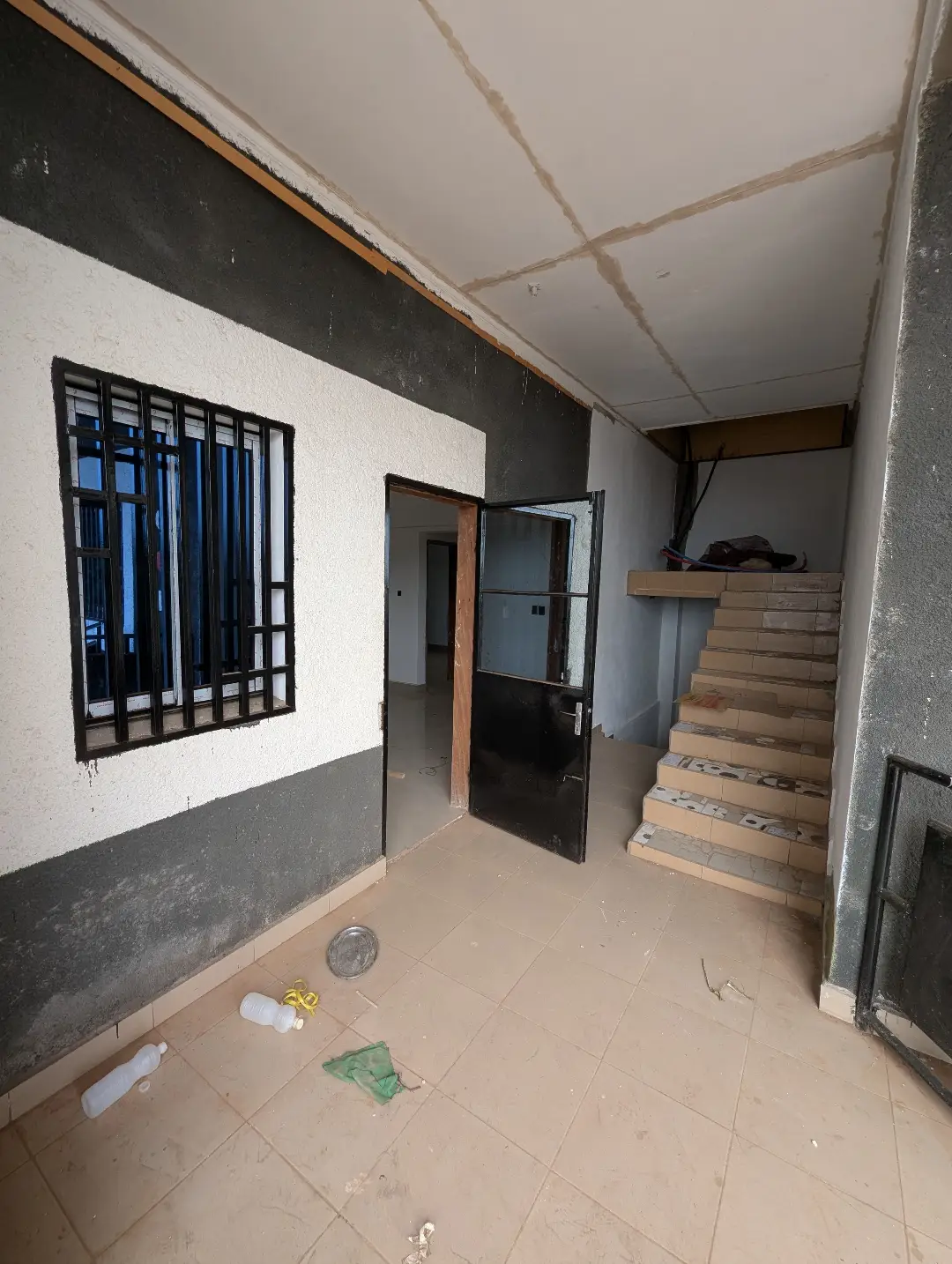 Studio moderne à louer à Bafoussam Entre Domicile Tankou - Image 2