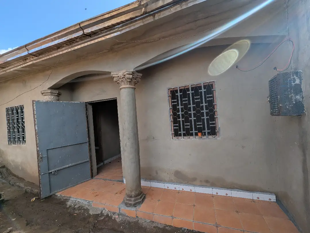 Studio  à louer à Bafoussam Cpo - Image 2