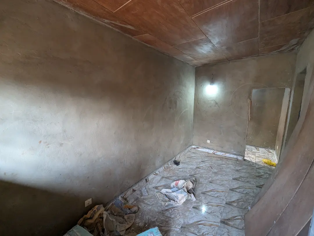 Studio moderne à louer à Bafoussam Carrefour Canne Tankou - Image 2