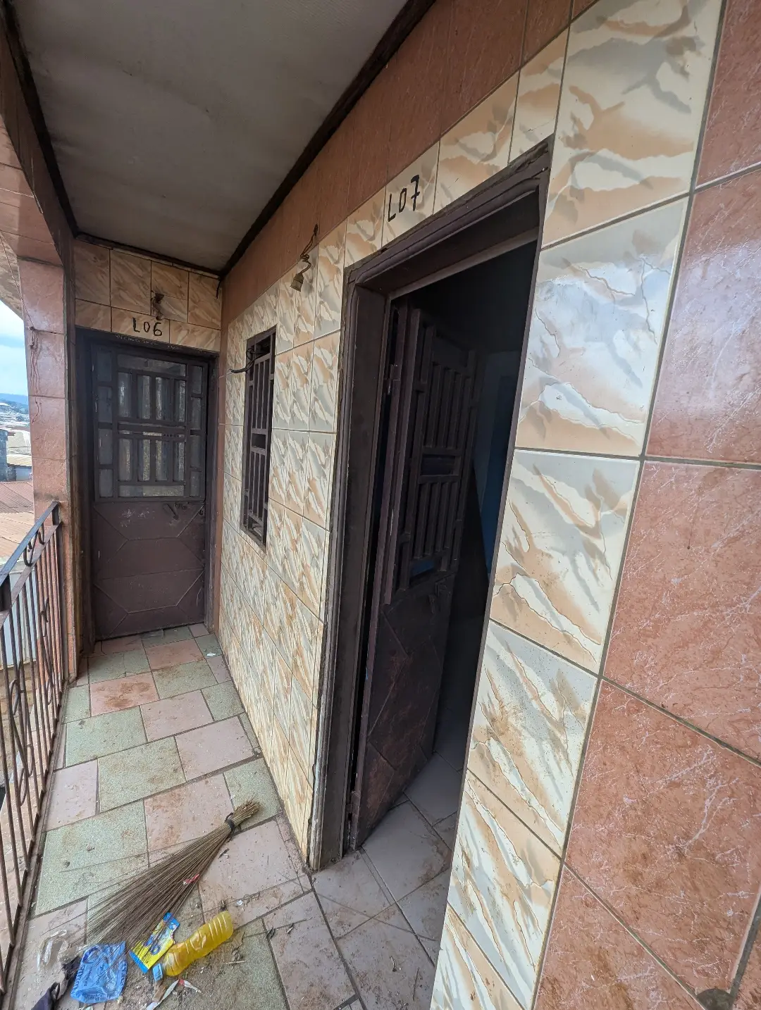 Studio moderne à louer à Bafoussam Derriere L'hopital Regional - Image 2