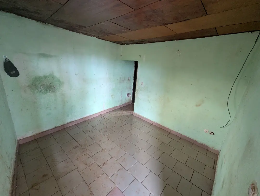Studio moderne à louer à Bafoussam Derriere L'hopital Regional - Image 2