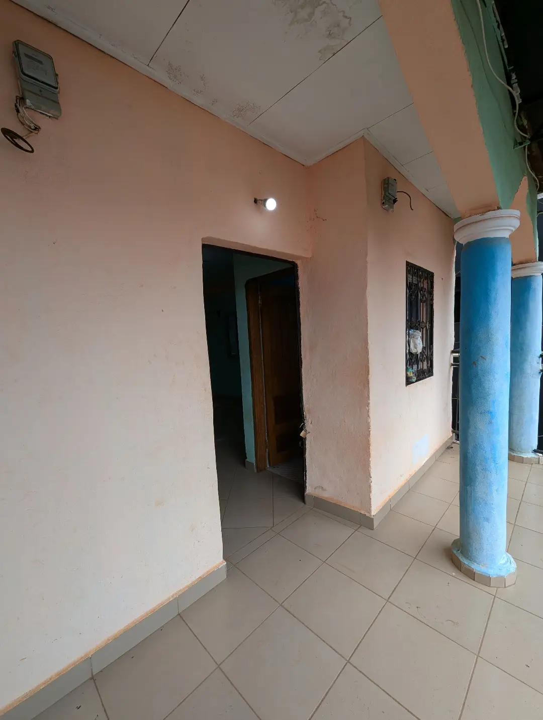 Studio moderne à louer à Bafoussam Camp Militaire - Image 2