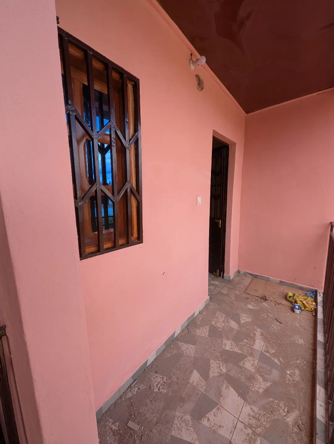Studio moderne à louer à Bafoussam 2eme Carrefour Eveche - Image 2