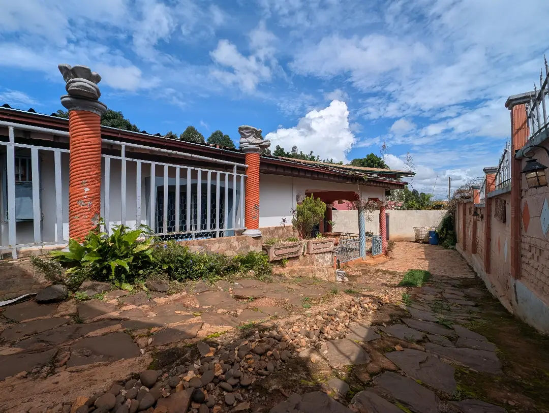 Appartement moderne à louer à Bafoussam Explosif - Image 2