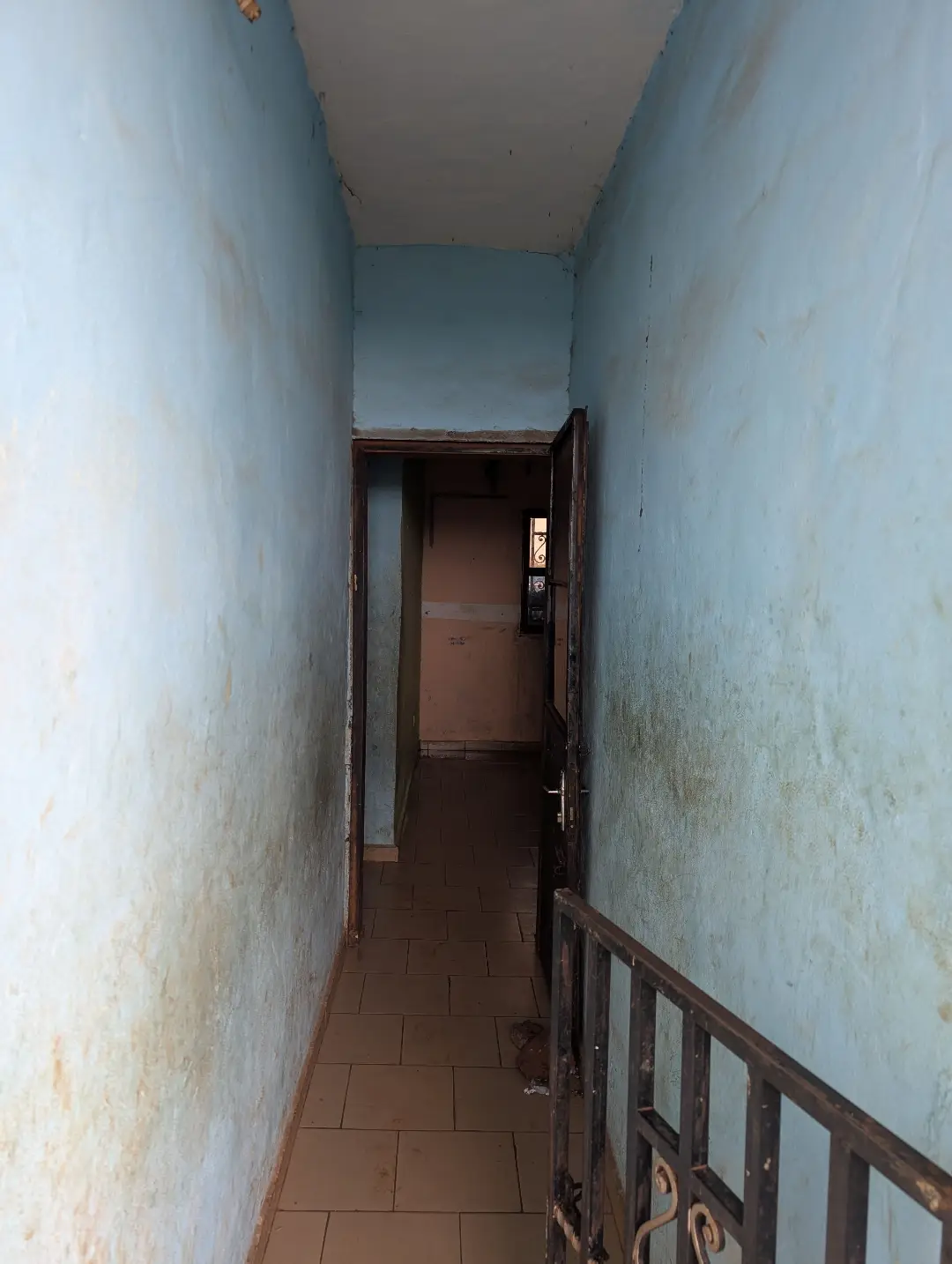 Studio moderne à louer à Bafoussam Colaco - Image 2