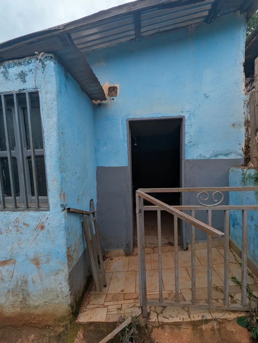 Chambre moderne à louer à Bafoussam Fin Goudron Tpo - Image 2