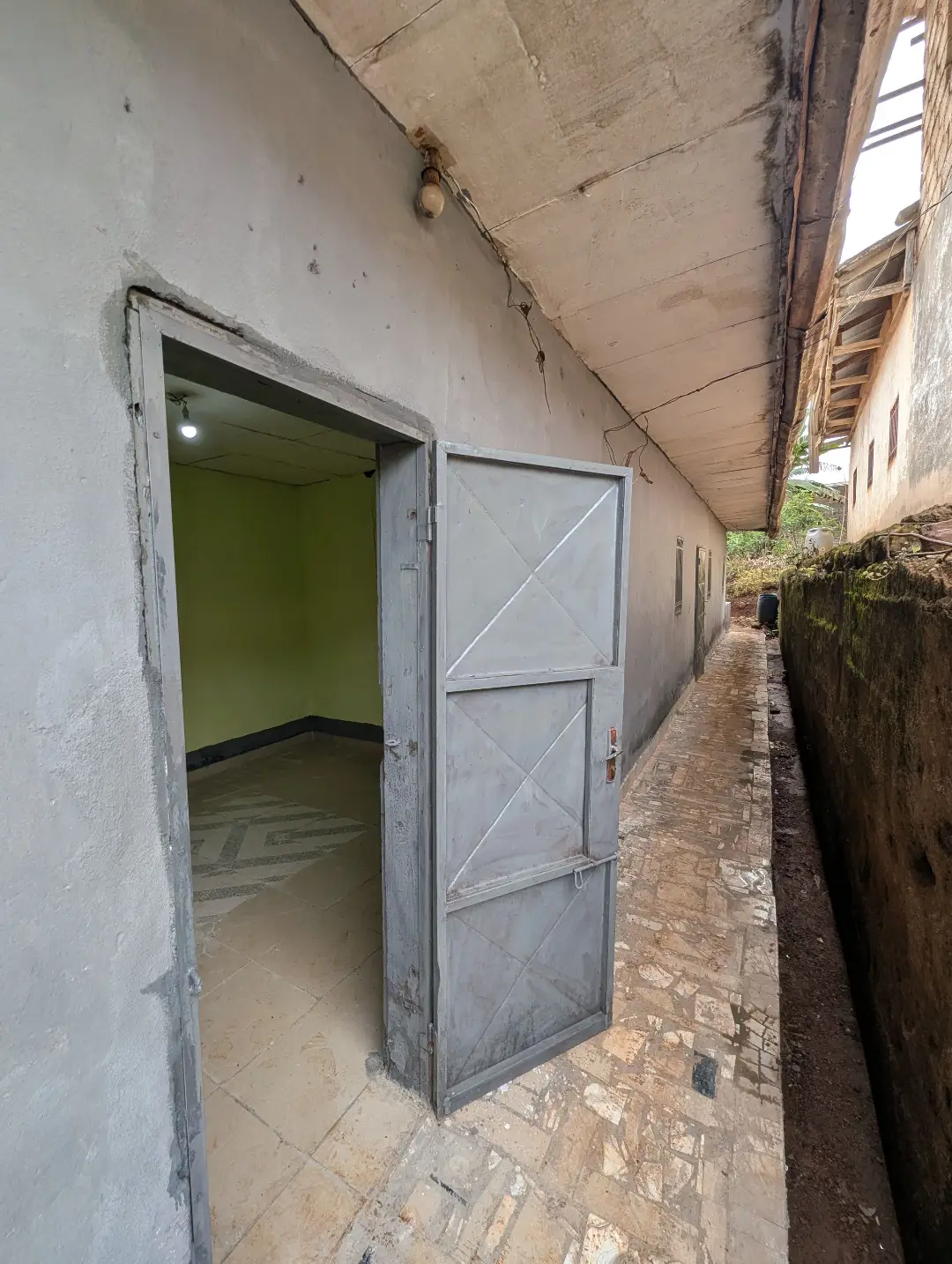 Studio moderne à louer à Bafoussam Explosif - Image 2