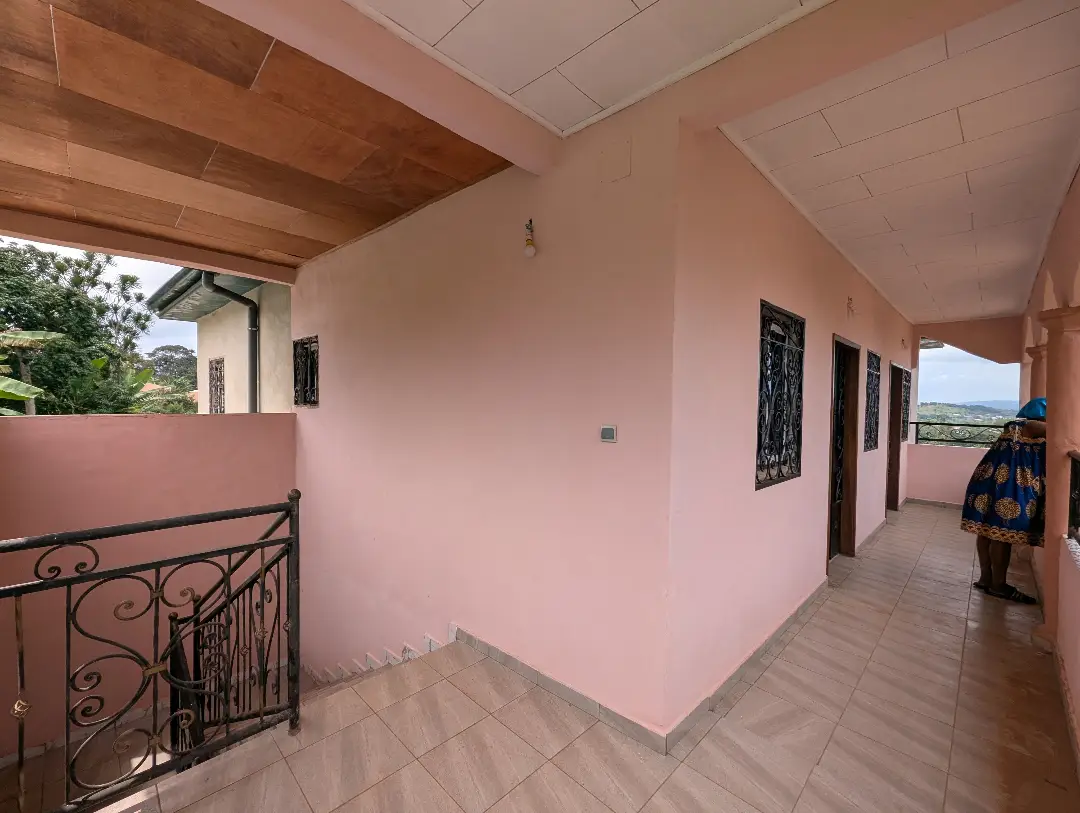 Appartement moderne à louer à Bafoussam Entree De La Ville - Image 2