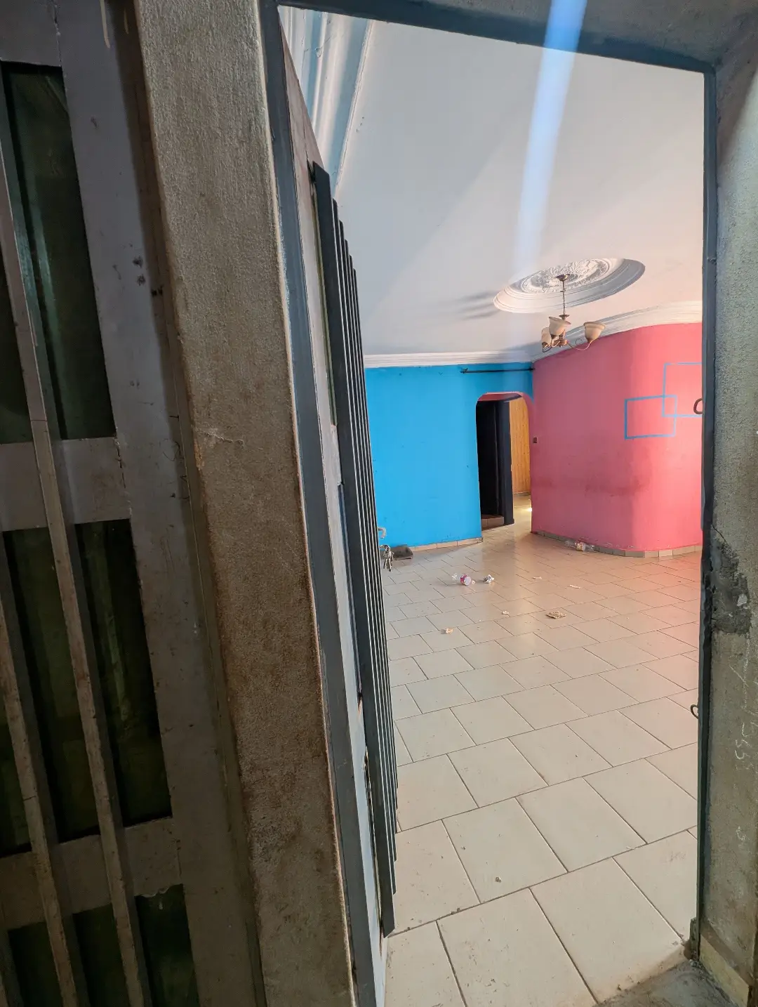 Appartement moderne à louer à Bafoussam Gabon Bar - Image 2