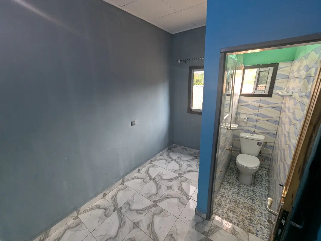 Chambre moderne à louer à Bafoussam Terminus - Image 2