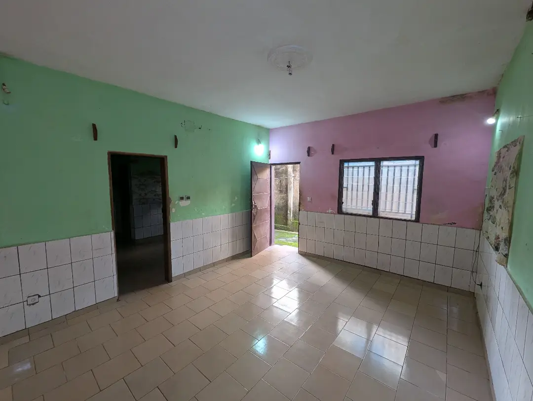 Studio moderne à louer à Bafoussam Kamkop - Image 3
