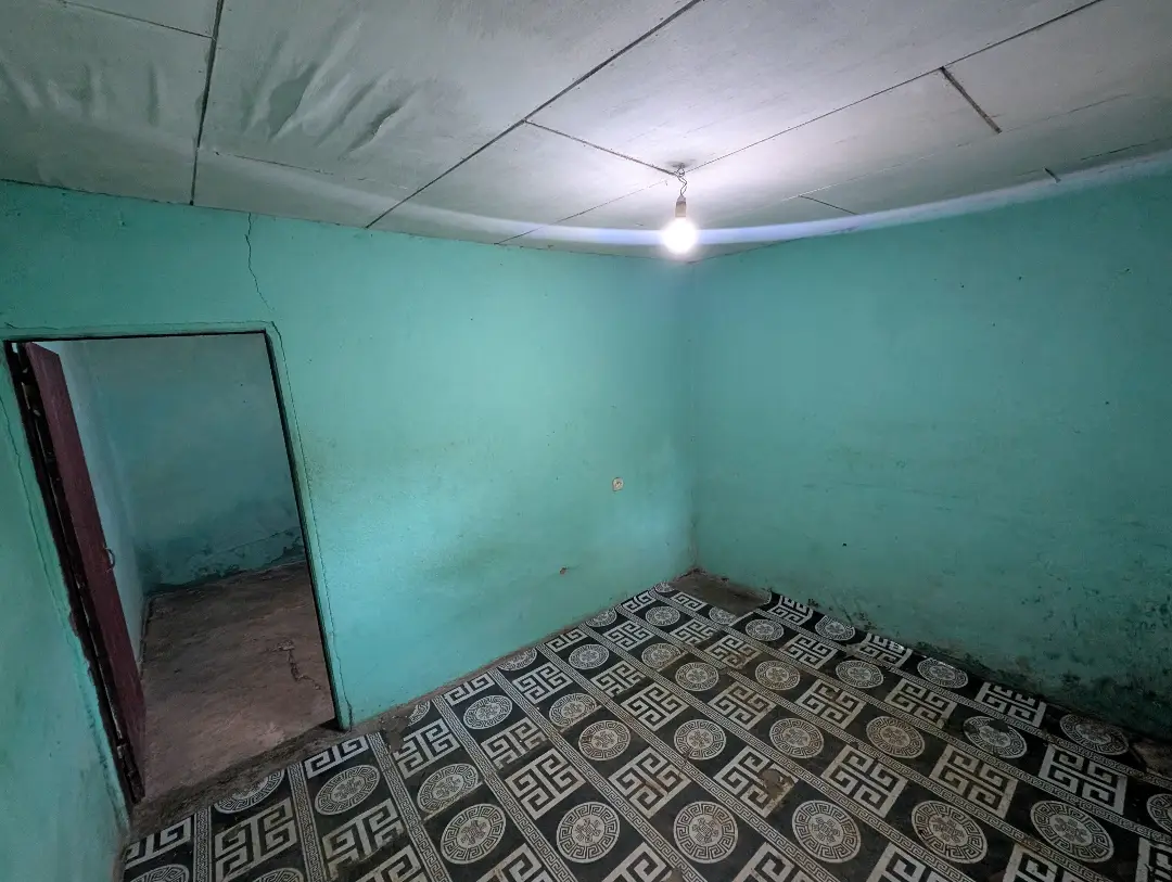 Studio  à louer à Bafoussam Toket - Image 3