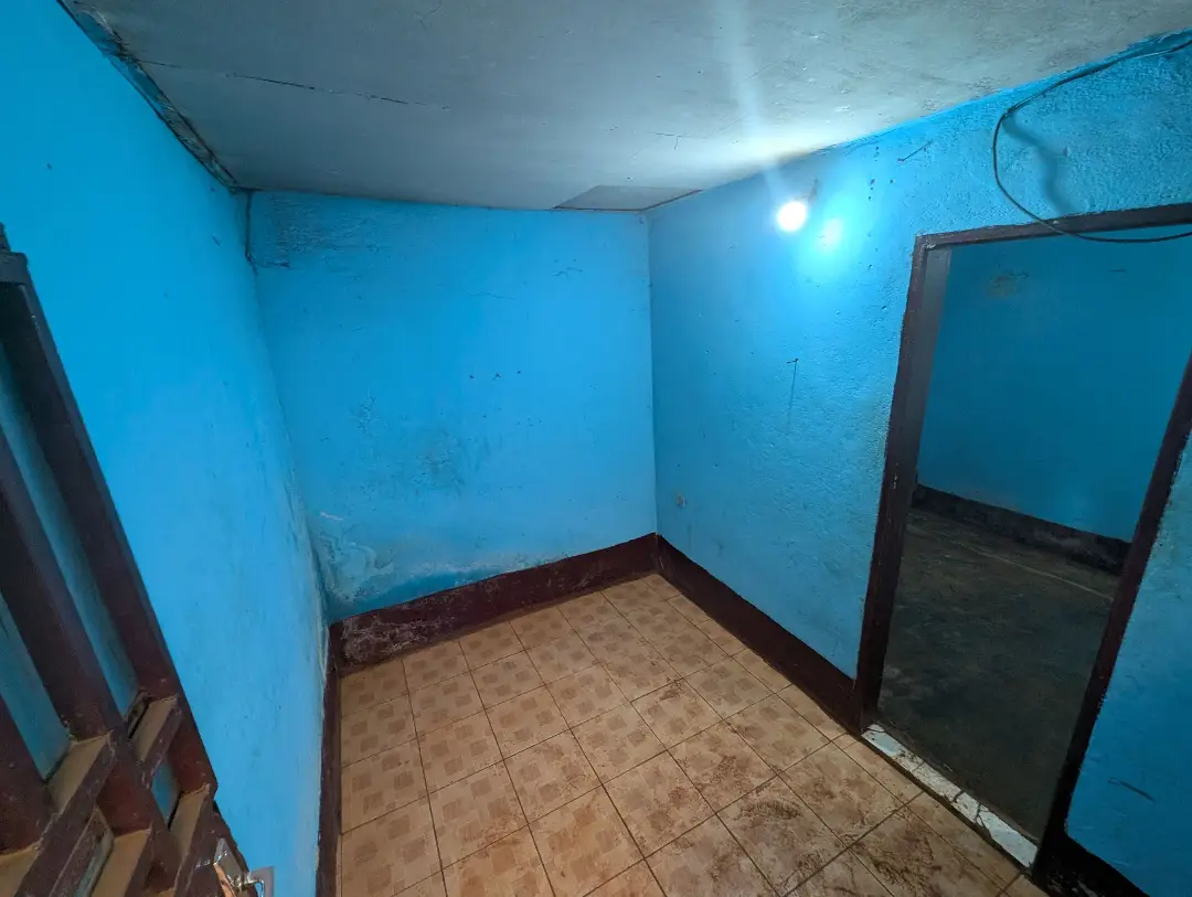 Studio moderne à louer à Bafoussam Explosif - Image 3