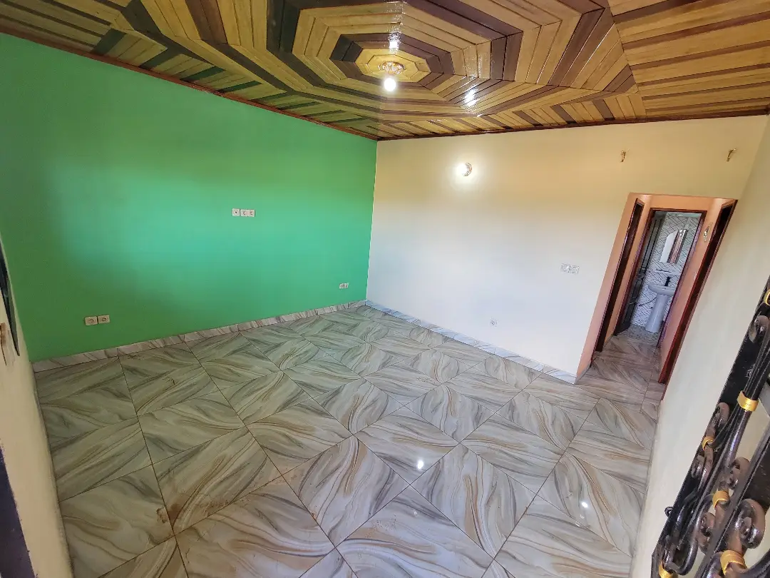 Studio moderne à louer à Bafoussam Entre Domicile (carrefour Can ) - Image 3