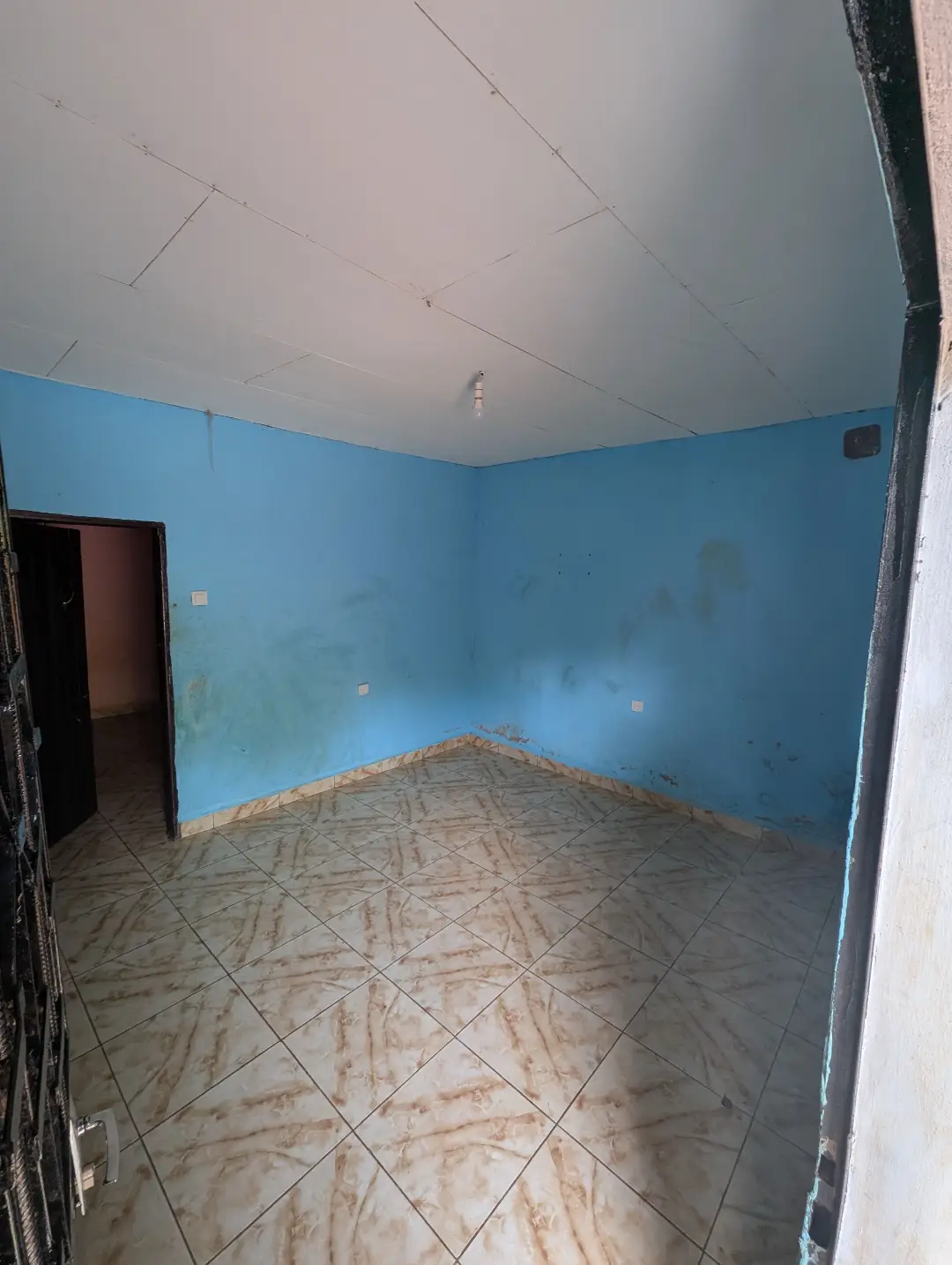 Studio moderne à louer à Bafoussam Terminus - Image 3