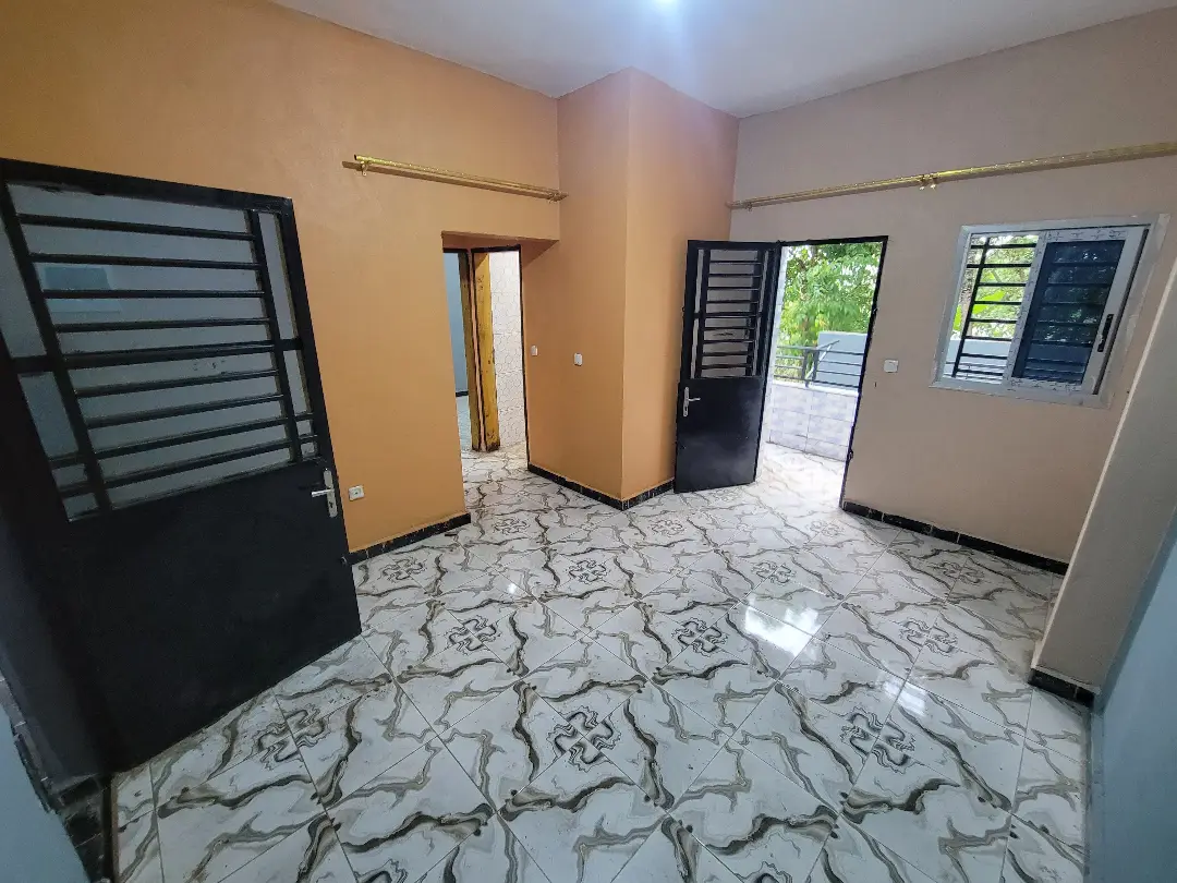 Studio moderne à louer à Bafoussam Nze - Image 3