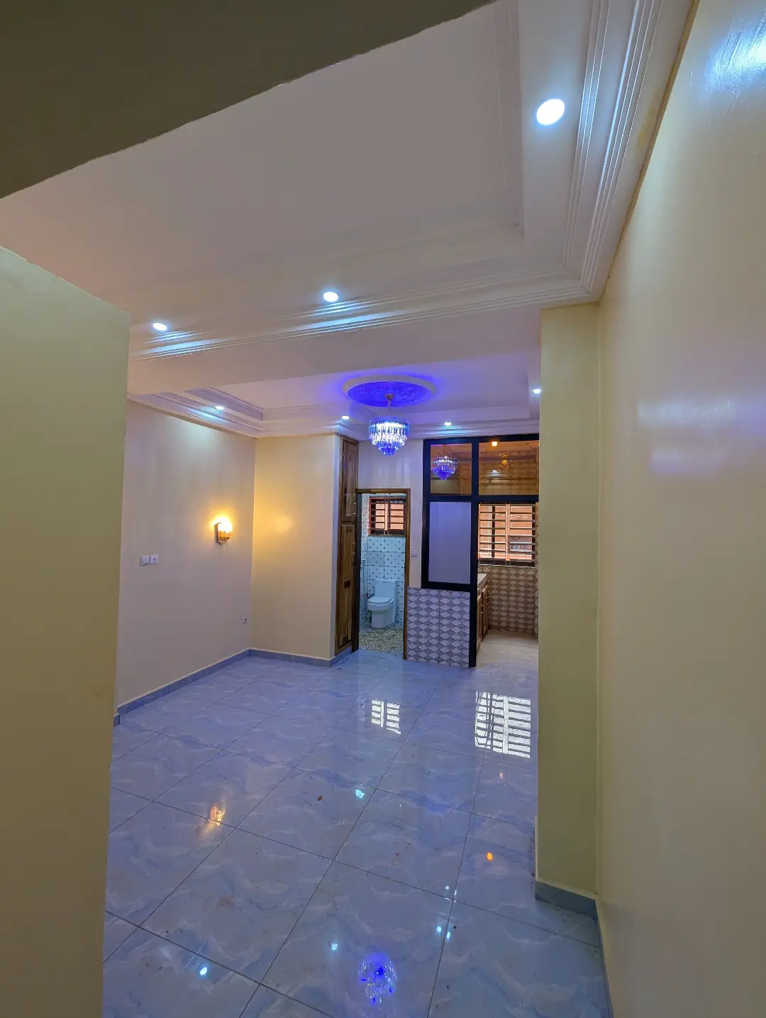 Chambre moderne à louer à Bafoussam 2eme Carrefour Eveche - Image 3