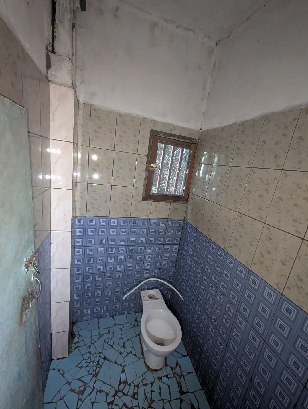 Chambre moderne à louer à Bafoussam Camoco Insam - Image 3