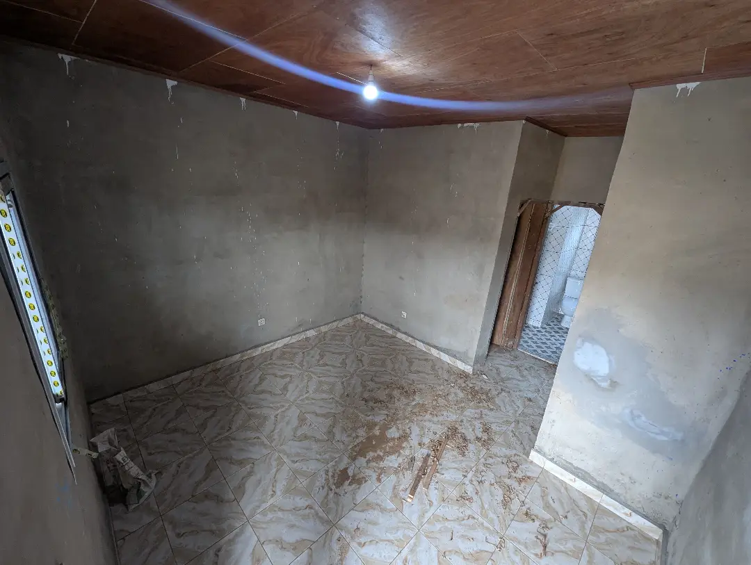 Studio moderne à louer à Bafoussam Derriere L'hopital Regional - Image 3
