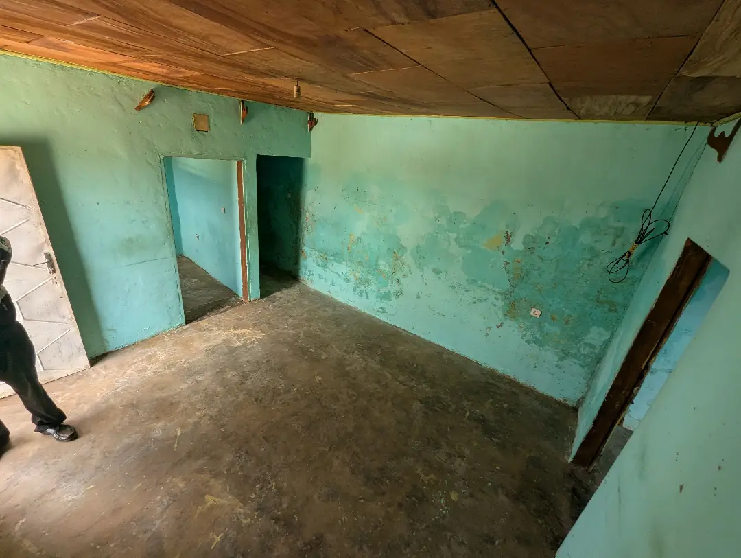 Studio moderne à louer à Bafoussam Djeumoun - Image 3