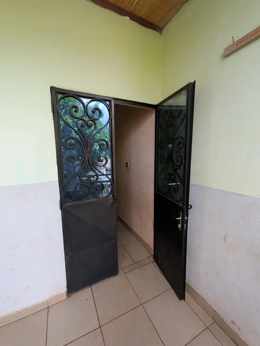 Appartement moderne à louer à Bafoussam Boulevard Eveche - Image 3