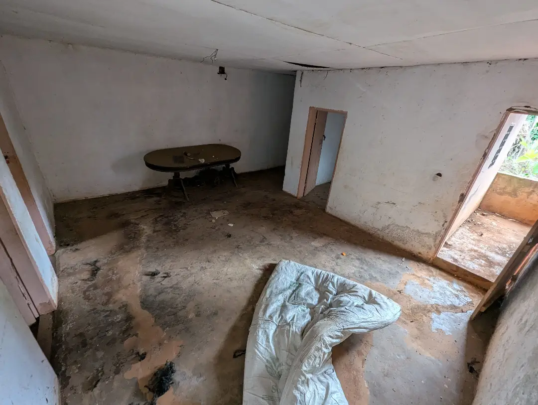 Studio moderne à louer à Bafoussam Toket - Image 3