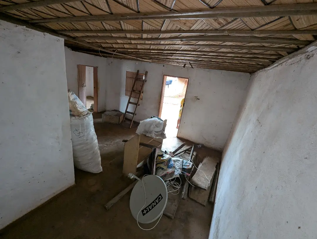 Studio moderne à louer à Bafoussam Fin Goudron Toket - Image 3