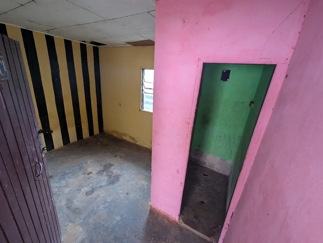 Chambre moderne à louer à Bafoussam Cite De L'esperance - Image 3