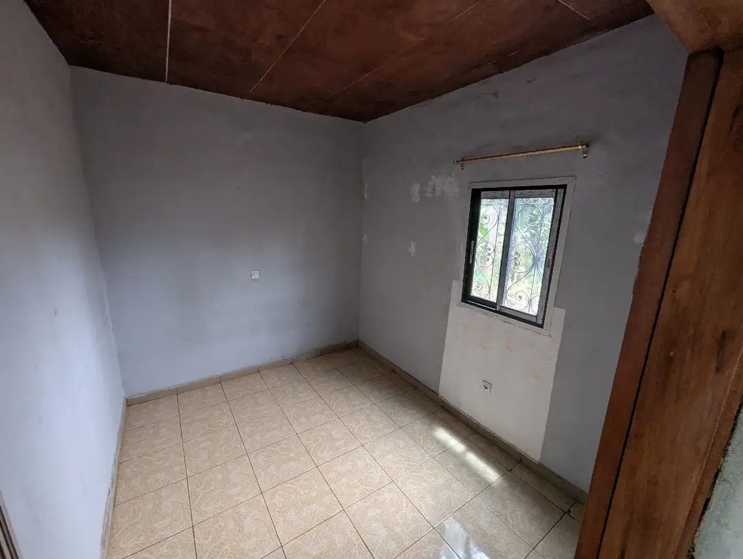 Chambre moderne à louer à Bafoussam Toutou Bar - Image 3