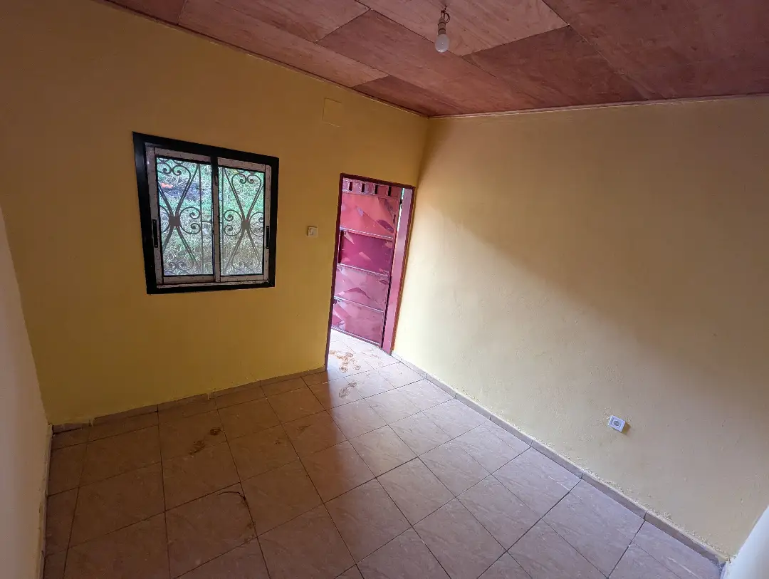 Chambre moderne à louer à Bafoussam A Proximite Du Lycee Technique Canada - Image 3