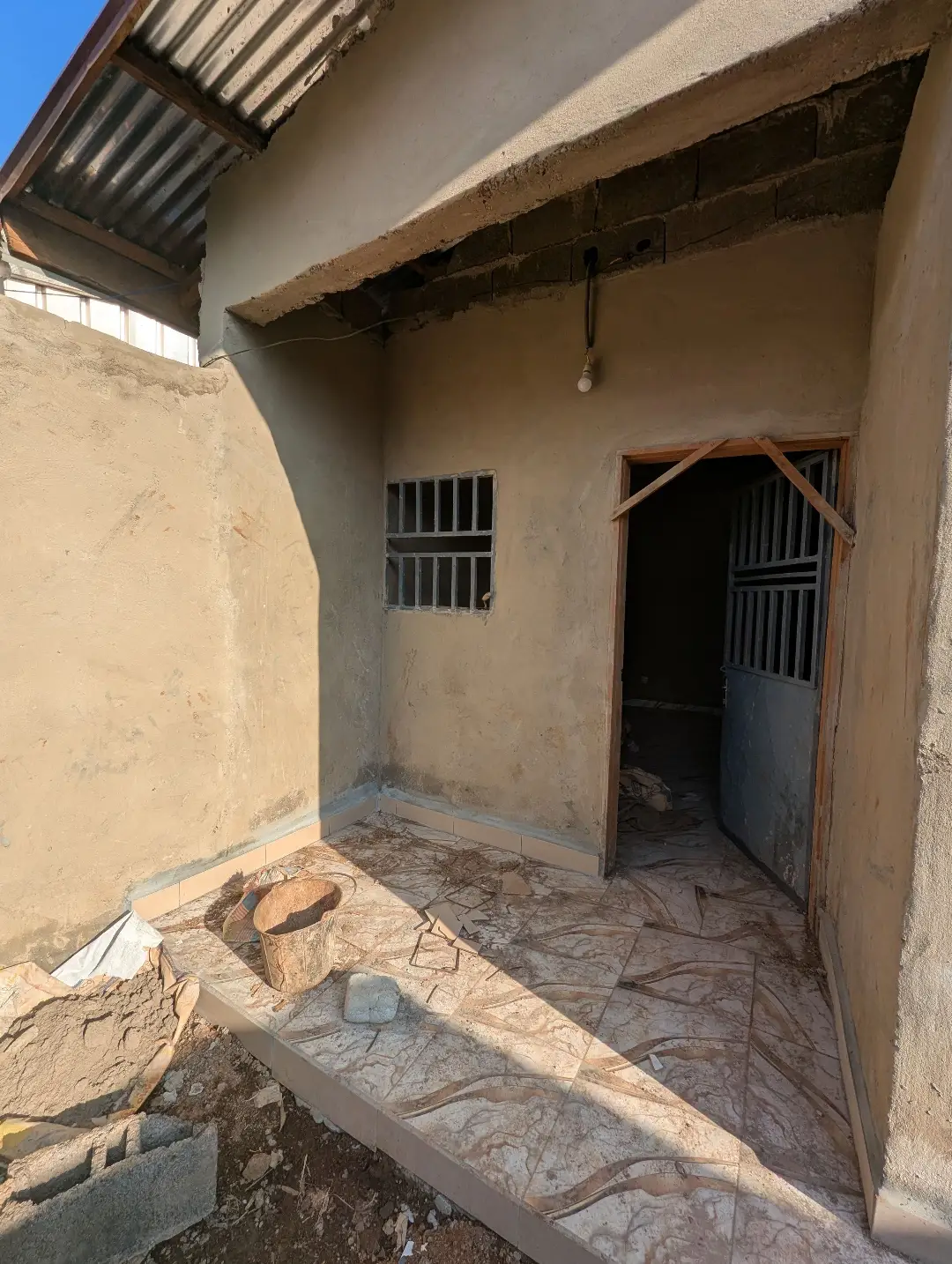 Studio moderne à louer à Bafoussam Carrefour Canne Tankou - Image 3