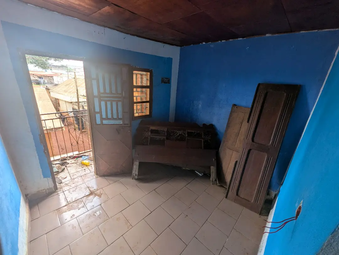Studio moderne à louer à Bafoussam Derriere L'hopital Regional - Image 3