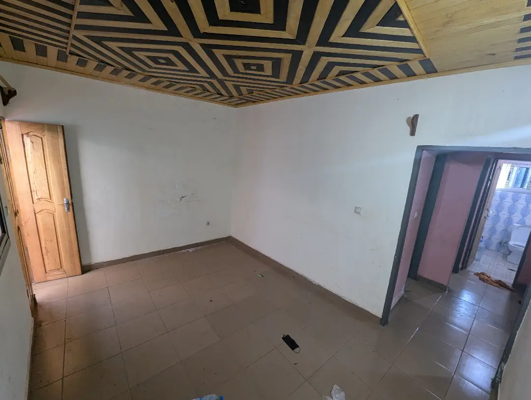 Studio moderne à louer à Bafoussam Ta'a Mbah - Image 3