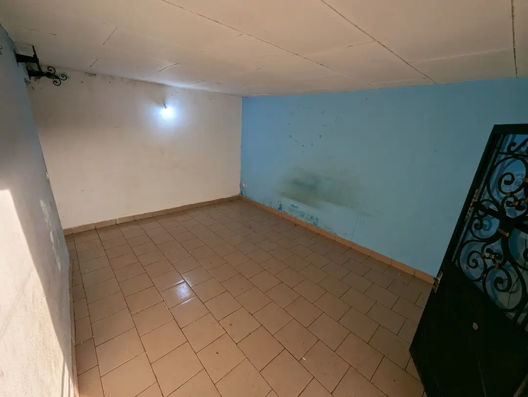 Studio moderne à louer à Bafoussam Taa Mbah - Image 3