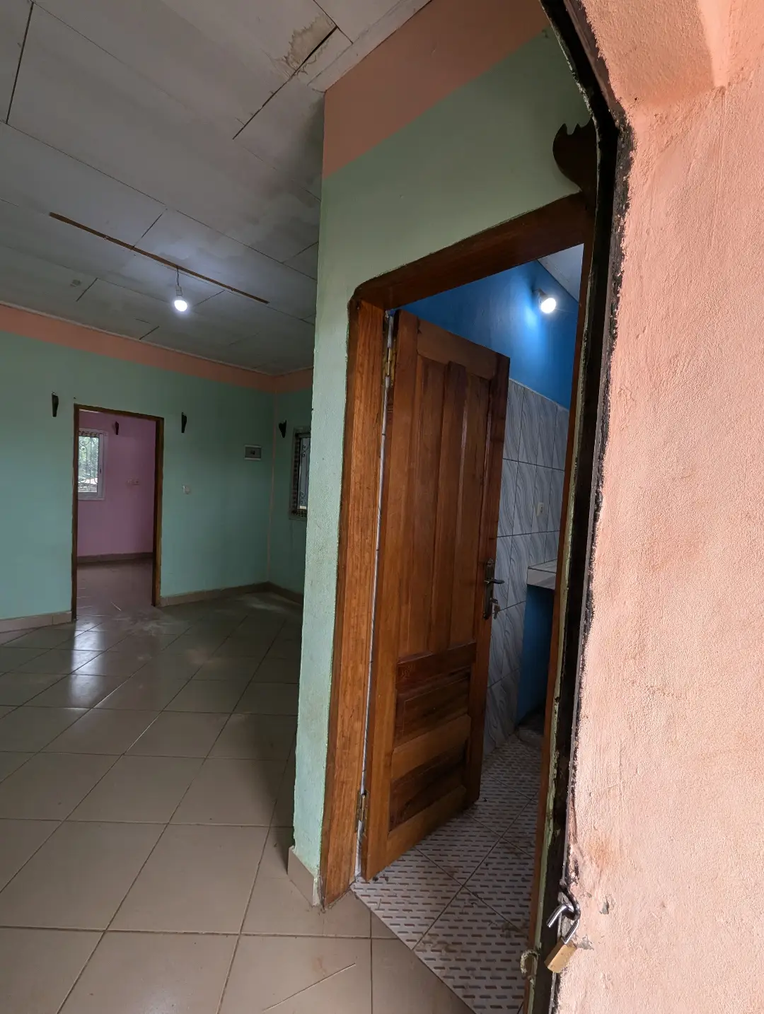 Studio moderne à louer à Bafoussam Camp Militaire - Image 3